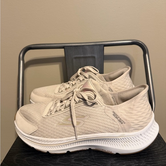 Skechers Hands Free Slip-Ins Go Run Women’s 9 Beige NTPK Walking Sneakers 128615 - Picture 10 of 16